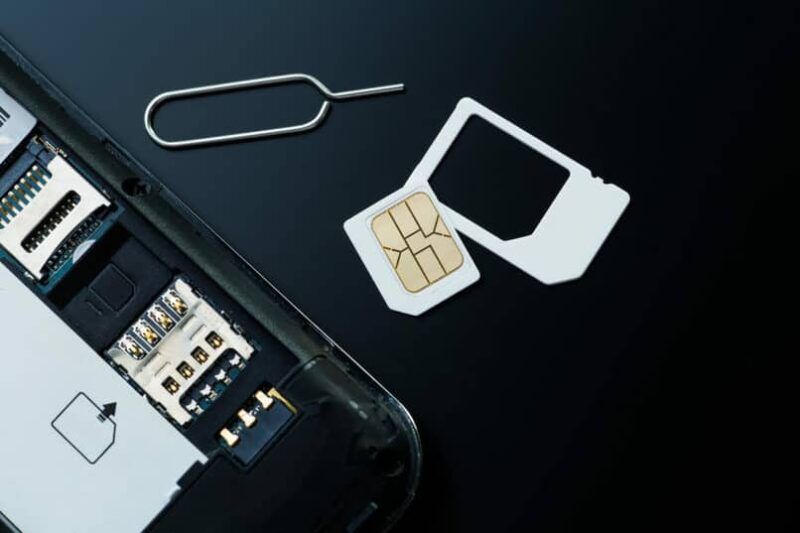 Come sostituire la SIM e la scheda di memoria in un Samsung Galaxy S7/Edge